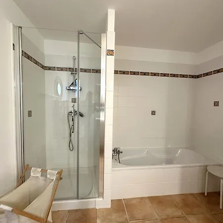 Climatisee Pour 10 Personnes Avec Piscine Chauffee Et Vue A Les Maures * La Londe-les-Maures
