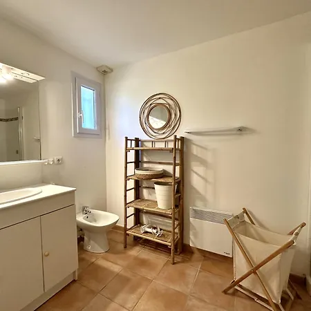 Climatisee Pour 10 Personnes Avec Piscine Chauffee Et Vue A Les Maures