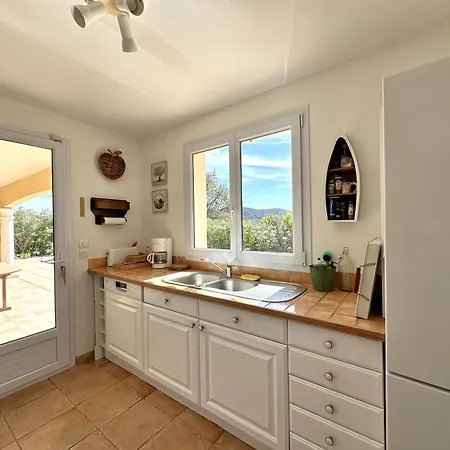 Villa Climatisee Pour 10 Personnes Avec Piscine Chauffee Et Vue A Les Maures La Londe-les-Maures